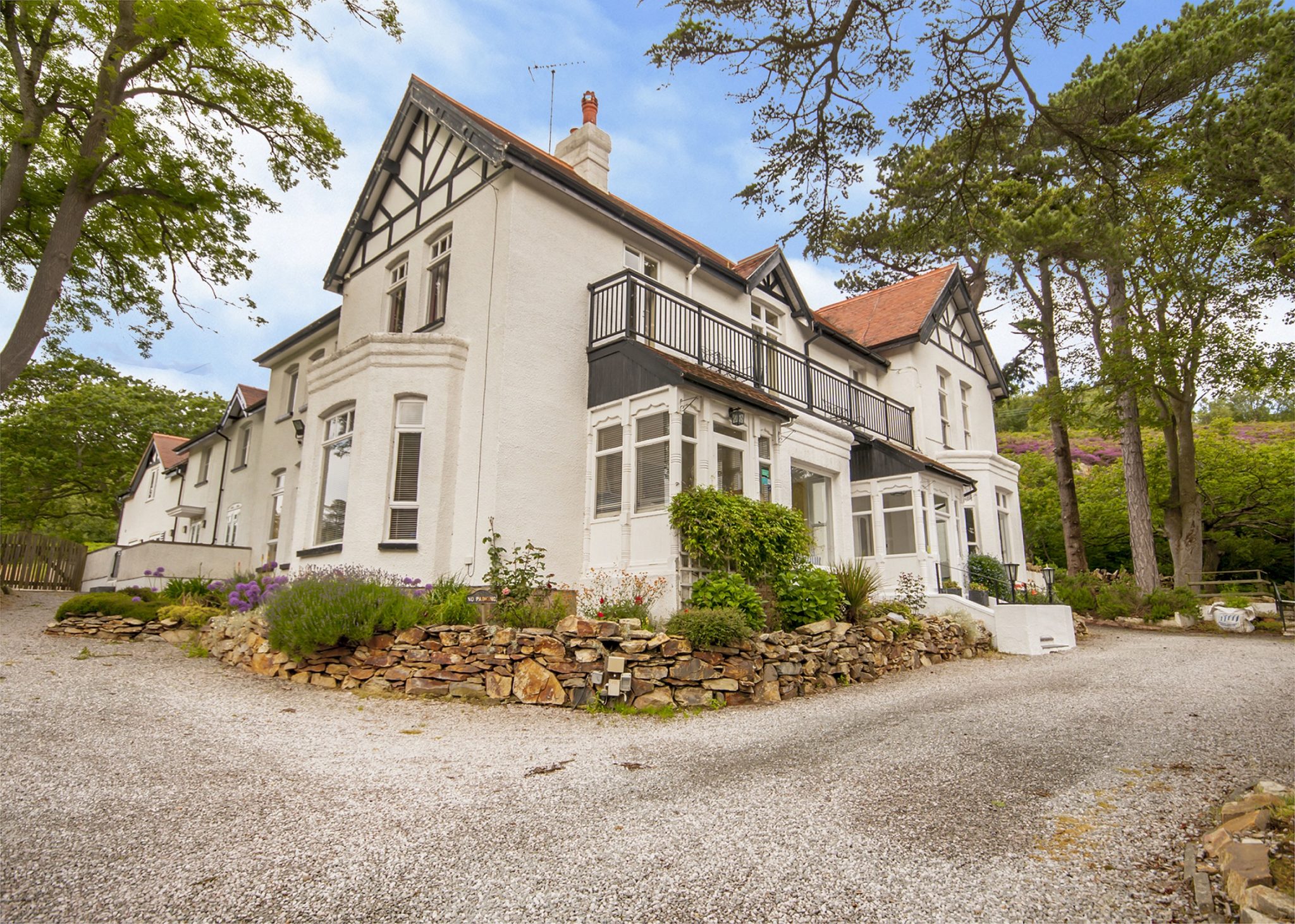 ﻿Fivestar North Wales hotel up for sale for £1m after nine years